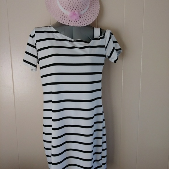 Dress - Picture 2 of 4